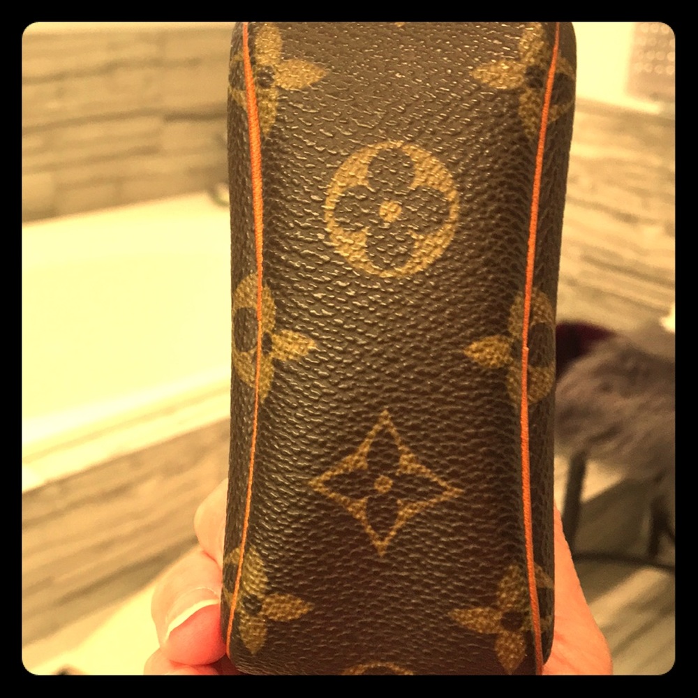 LV  Wapity zip around canvas wristlet